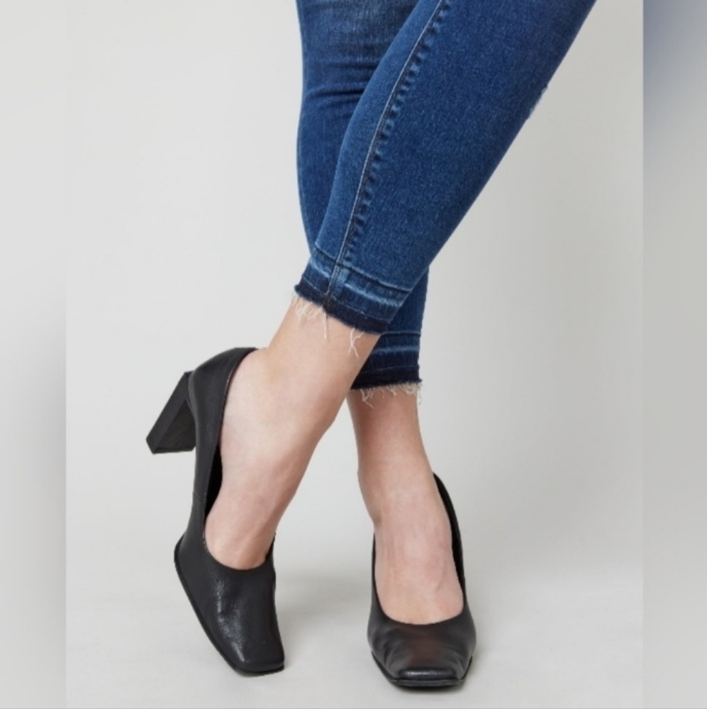 NWT SPANX Distressed Ankle Skinny Jeans $128 Small - Picture 8 of 15